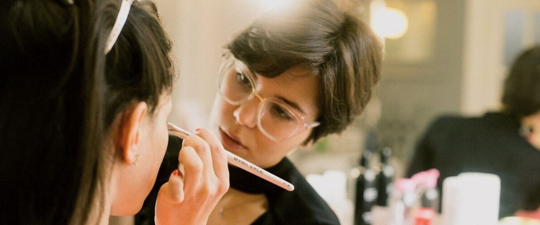 makeup artist